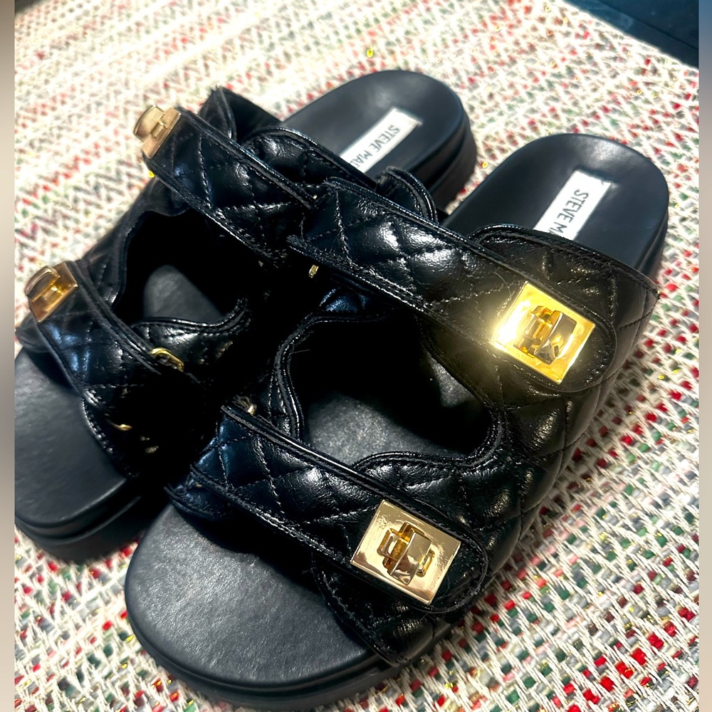 Steve Madden Schmona Footbed Slide Sandals in excellent condition, size 9